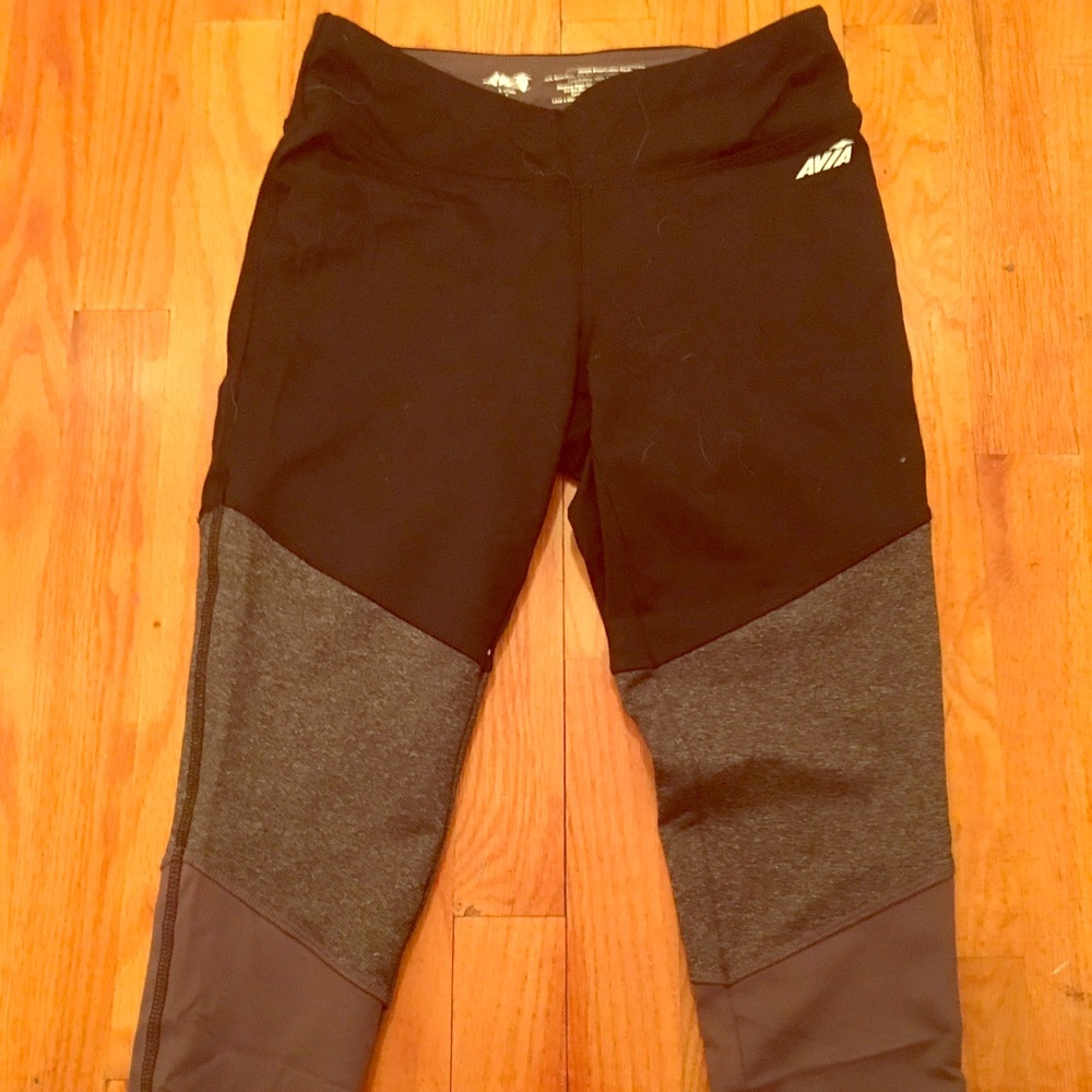 5 FOR $25. Avia cropped pants
